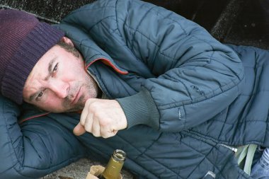 evsiz adam öksürük