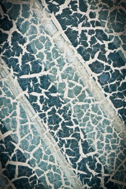 Duvardaki eski çatlak boya.