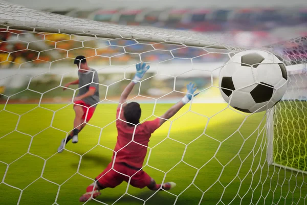 Objetivo destacado, tiro tiro y portero atrapa la pelota —  Fotos de Stock