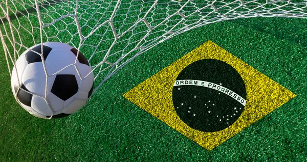 Pallone da calcio con bandiera brasiliana, coppa del mondo 2014 — Foto Stock