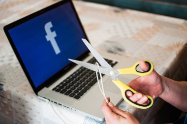 Makas Facebook 'un gücünü kesti