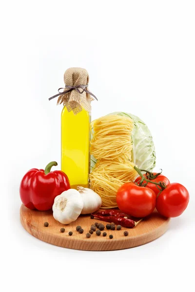 Set fresh vegetables with olive oil isolated on white background — Stock Photo, Image