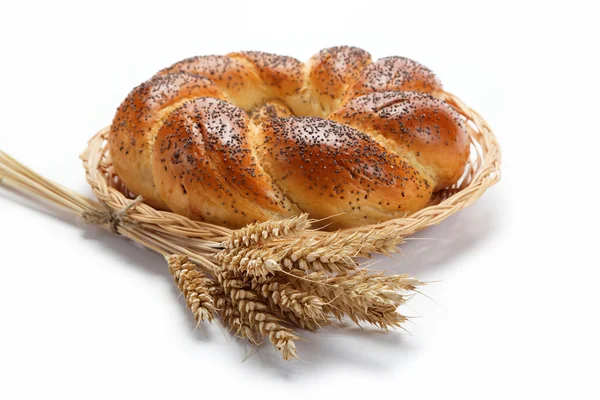 A fresh loaf of bread sprinkle with poppy seeds isolated on whit — Stock Photo, Image