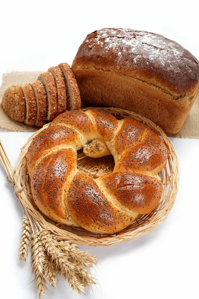 Fresh breads for a variety isolated on white. — Stock Photo, Image