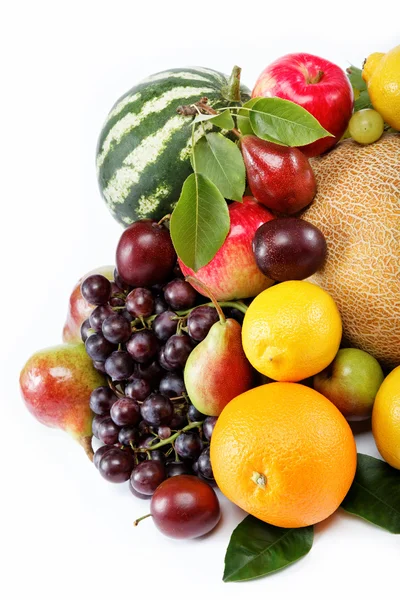 Frutas frescas aisladas sobre un fondo blanco. Conjunto de diferentes fr —  Fotos de Stock