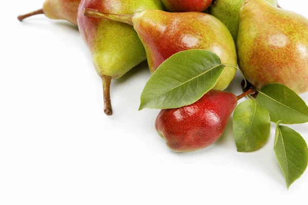 Rijpe pears.objects worden geïsoleerd op een witte achtergrond. — Stok fotoğraf