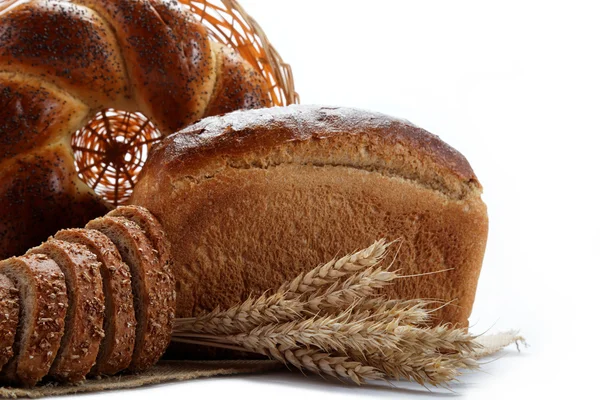 Fresh breads for a variety isolated on white. — Stock Photo, Image