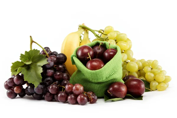 Plums and a bunch of grapes isolated against white background. — Stock Photo, Image