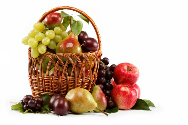 Frische Früchte isoliert auf weißem Hintergrund. Satz von verschiedenen fr — Stockfoto