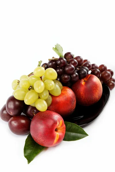 Fruits nectarine and a bunch of grapes isolated against white ba — Stock Photo, Image