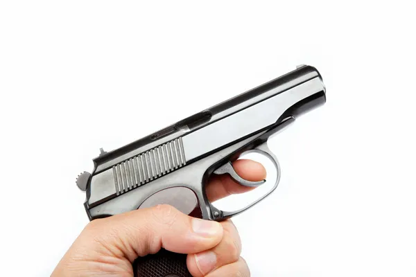 Pistola in mano su sfondo bianco . — Foto Stock