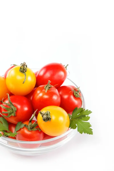 Tomaten in einem Glas isoliert auf weißem Hintergrund. — Stockfoto