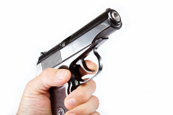 Pistola in mano su sfondo bianco . — Foto Stock