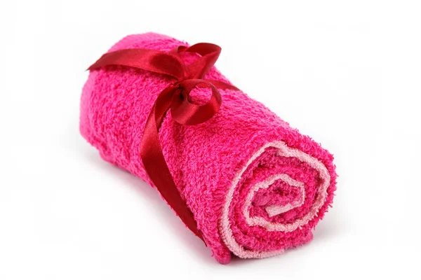 Asciugamano rosa isolato su sfondo bianco. — Foto Stock