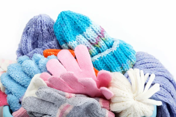 Collezione accessori invernali. Cappelli, sciarpe e muffole, isolati su — Foto Stock