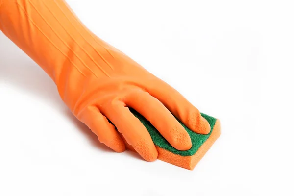 Hand in Oranje handschoen met spons geïsoleerd op witte achtergrond. — Stockfoto