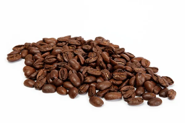 Kaffeebohnen auf weißem Hintergrund. — Stockfoto