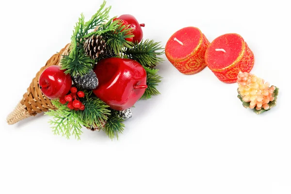 Kerstdecoratie geïsoleerd op een witte achtergrond. de tak op — Stockfoto