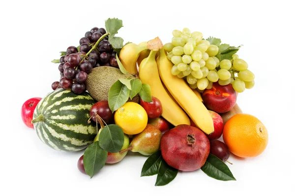 Frutas frescas aisladas sobre un fondo blanco. Conjunto de diferentes fr — Foto de Stock