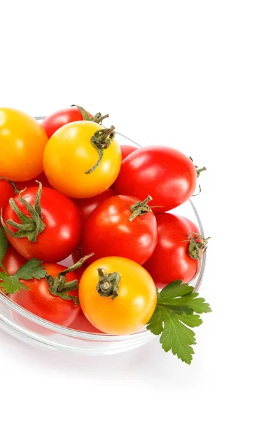 Tomates dans un verre isolé sur fond blanc . — Photo