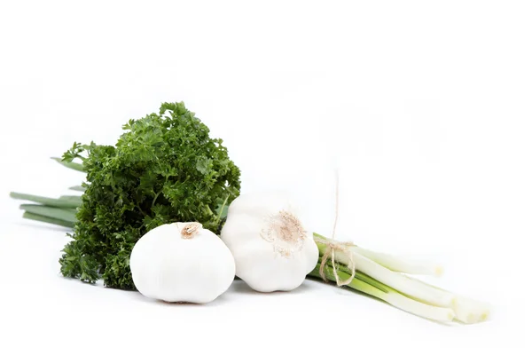 Fresh green onions, garlic and parsley isolated on white. — Stock Photo, Image