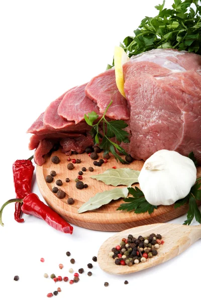 Raw meat, vegetables and spices on a wooden cutting board isolat — Stock Photo, Image