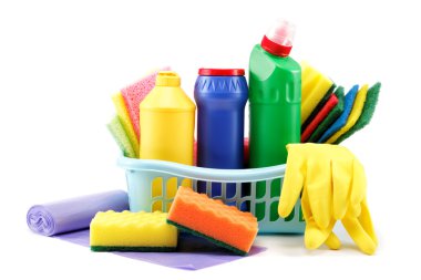 deterjan şişeleri, plastik eldiven ve bir beyaz temizlik sünger