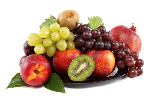 Fruits nectarine and a bunch of grapes isolated against white ba — Stock Photo, Image