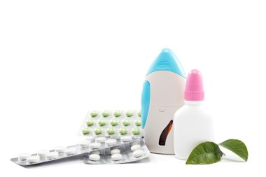 ilaçlar. hapları blister paketleri ve ilaç şişe wh üzerinde