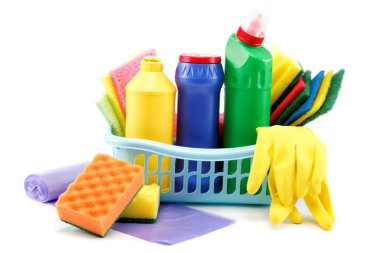deterjan şişeleri, plastik eldiven ve bir beyaz temizlik sünger