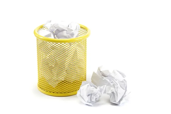 Basket with crumpled pieces of paper isolated on white backgroun — Stock Photo, Image