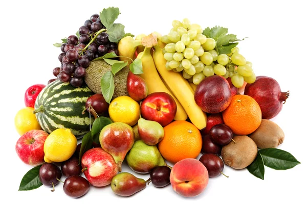 Frutas frescas isoladas sobre fundo branco. Conjunto de diferentes fr — Fotografia de Stock