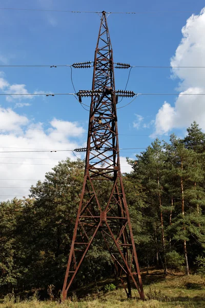 Steel prop power lines against the blue sky. — Stock Photo, Image