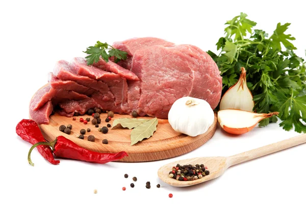 Raw meat, vegetables and spices on a wooden cutting board isolat — Stock Photo, Image