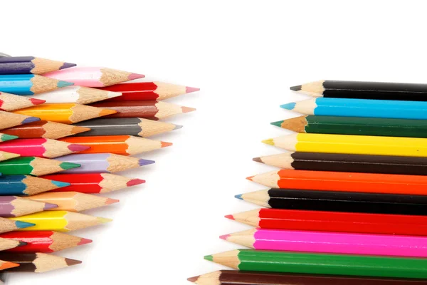 Lápis coloridos sobre um fundo branco. — Fotografia de Stock