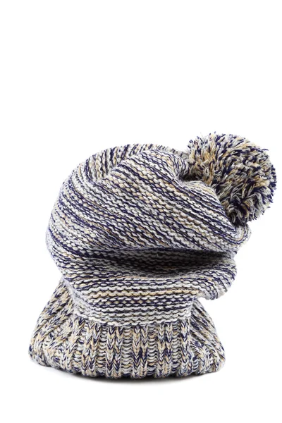 Холодная зимняя одежда - клетчатая шляпа или кепка . — стоковое фото