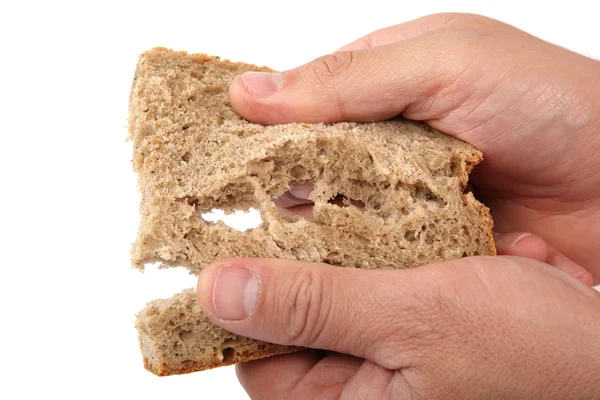 Fatia de pão nas mãos sobre fundo branco . — Fotografia de Stock