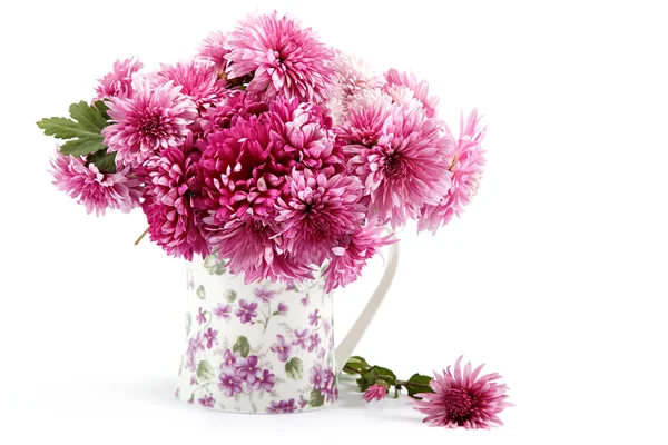 Chrysant bloemen in een glasvaas. — Stockfoto