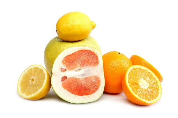 Citrusové plody izolované na bílém. — Stock fotografie