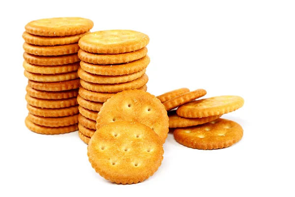 Stapel Cracker-Kekse auf weißem Hintergrund. — Stockfoto