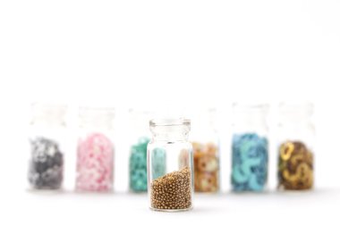 renkli saten parlak kozmetik için ayarla nail izole üzerinde beyaz b