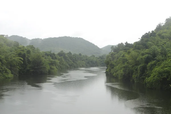 Canal longo para a selva — Fotografia de Stock