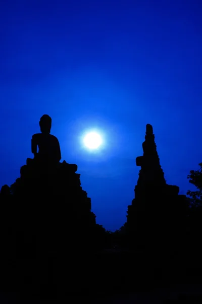 Antik Buda heykeli mavi renkli siluetleri — Stok fotoğraf