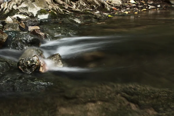 Kleine waterval — Stockfoto