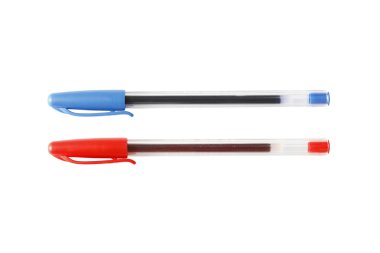 Beyaz arkaplanda iki kalem izole edildi