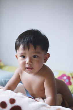 Yatağın üzerinde oynamak