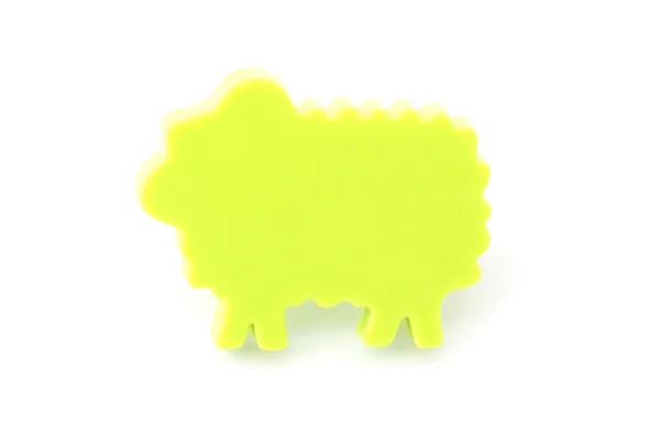 Beyaz arka plan üzerinde izole yeşil koyun oyuncak — Stok fotoğraf