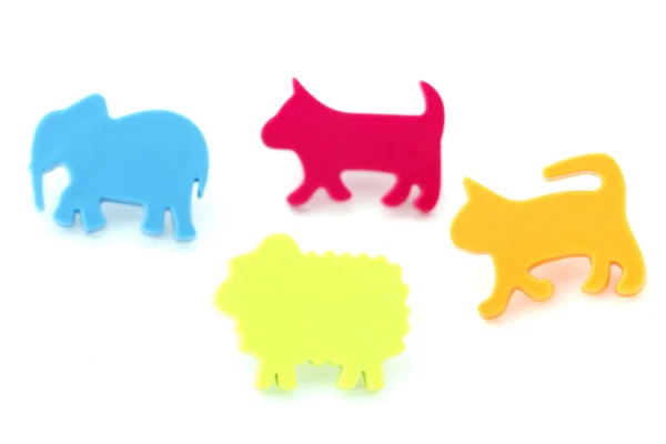 Kleurrijke dierlijke speelgoed geïsoleerd op witte achtergrond — Stockfoto