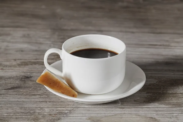 Centro de queijo copo café whit na mesa de madeira — Fotografia de Stock