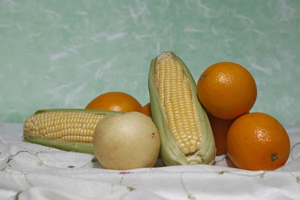 Organic fruits on green background (Still life) — Stock Photo, Image